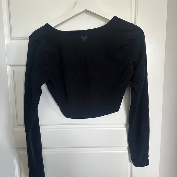 TNA Black Fitted Crop Long Sleeve - Picture 2 of 3